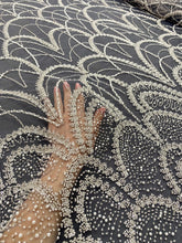 Dantela Couture Argintie cu Tulle Antracit cu Model Geometric, cu Perle, Margele Si Paiete
